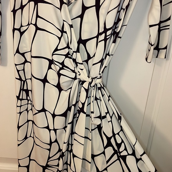 Maggy London wrap dress size 12 in cream and black - Picture 6 of 9